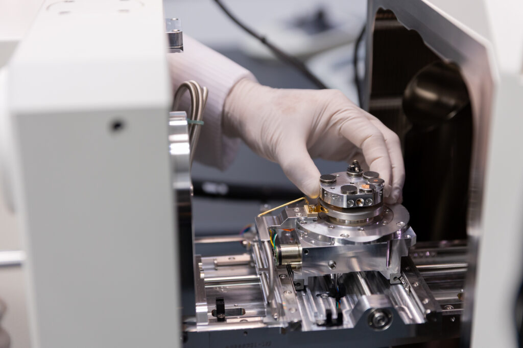 Failure Analysis Services | Scanning electron microscopy analysis | SEM ...